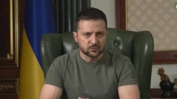 زيلينسكي يعلن استهداف محطة نفطية رئيسية في سان بطرسبرغ زيلينسكي يعلن استهداف محطة نفطية رئيسية في سان بطرسبرغ