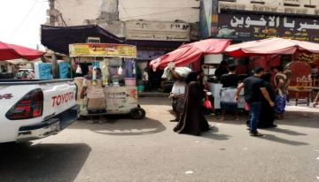 فوضى البسطات أمام الشفاء التخصصي بخورمكسر تعرقل وصول المرضى والإسعاف.. وإدارة المستوصف تطالب بتدخل عاجل فوضى البسطات أمام الشفاء التخصصي بخورمكسر تعرقل وصول المرضى والإسعاف.. وإدارة المستوصف تطالب بتدخل عاجل
