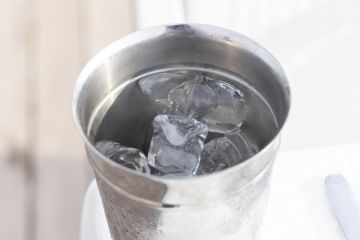 لماذا يتجمد الماء الساخن أسرع من البارد؟ لماذا يتجمد الماء الساخن أسرع من البارد؟