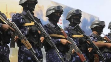 الحوثيون في اليمن يعلنون فرض حصار بحري على السعودية الحوثيون في اليمن يعلنون فرض حصار بحري على السعودية