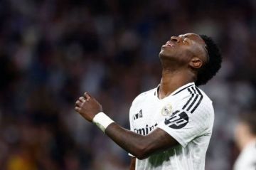 ميرور البريطانية: فينسيوس يرفض العودة إلى ريال مدريد