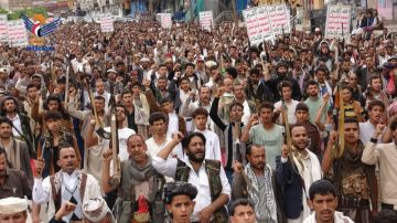 مسيرات حاشدة في الضالع تأييدا لمعادلة الحصار بالحصار والتصعيد بالتصعيد مسيرات حاشدة في الضالع تأييدا لمعادلة الحصار بالحصار والتصعيد بالتصعيد