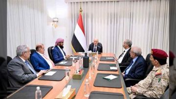 اجتماع طارئ لمجلس الدفاع اليمني بالرياض ردا على تهديدات الحوثي للملاحة السعودية اجتماع طارئ لمجلس الدفاع اليمني بالرياض ردا على تهديدات الحوثي للملاحة السعودية