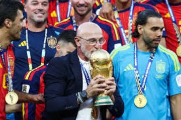 كوكوريا يفي بوعد كأس العالم ويخلد دي لا فوينتي بوشم على ذراعه