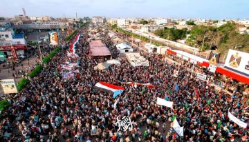 من عدن .. أنطلقت مسيرة الإرادة والكرامة الوطنية في 7 يوليو 2007 من عدن .. أنطلقت مسيرة الإرادة والكرامة الوطنية في 7 يوليو 2007
