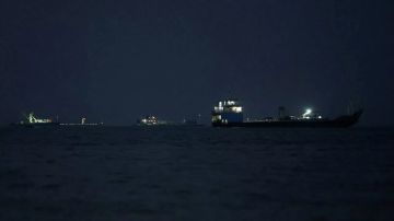 الثوري الإيراني : انفجار سفينة مخالفة حاولت عبور المسار غير الآمن لمضيق هرمز الثوري الإيراني : انفجار سفينة مخالفة حاولت عبور المسار غير الآمن لمضيق هرمز