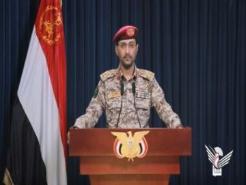 القوات المسلحة: تصدينا لطيران حربي للعدو السعودي حاول منع طائرة إيرانية من الهبوط بمطار صنعاء