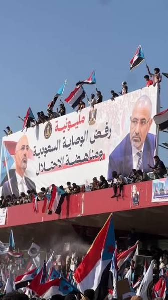 الانتقالي يلوح بالتصعيد العسكري ضد السعودية وأنصاره يتظاهرون في مدن عدة دعما للانسحاب من تحالفها الانتقالي يلوح بالتصعيد العسكري ضد السعودية وأنصاره يتظاهرون في مدن عدة دعما للانسحاب من تحالفها