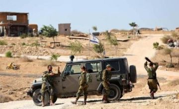 قوات العدو الإسرائيلي تصيب فلسطينيا وتعتقل آخر في بيت أمر شمال الخليل قوات العدو الإسرائيلي تصيب فلسطينيا وتعتقل آخر في بيت أمر شمال الخليل