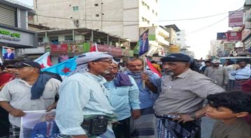 قوات مدعومة سعوديا تعترض مسيرة جماهيرية في المكلا