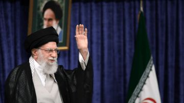 مسؤولون وقادة من 40 دولة يحضرون مراسم تشييع جثمان القائد الشهيد السيد علي خامنئي مسؤولون وقادة من 40 دولة يحضرون مراسم تشييع جثمان القائد الشهيد السيد علي خامنئي