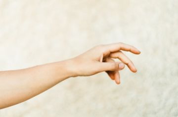 دراسة تكشف مفاجأة عن كيفية استشعار الجلد للحرارة والبرودة دراسة تكشف مفاجأة عن كيفية استشعار الجلد للحرارة والبرودة