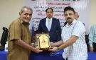 رئيس اتحاد كرة القدم بعدن يكرم الإعلامي المخضرم ناصر محمد عبدالله - ye