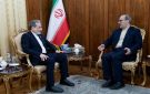 وزير الخارجية الإيراني يستعرض مع سفيري بلاده لدى النمسا وصربيا ملفات العلاقات والتعاون المشترك
