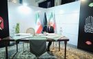 رئيس الوزراء الباكستاني يدون كلماته في سجل التعازي خلال مراسم تشييع الشهيد آية الله علي خامنئي
