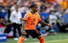 الهلال السعودي يضم الهولندي سمرفيل لأربعة أعوام - ye