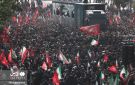 انطلاق موكب التشييع مع نقل الجثمان الطاهر للقائد الشهيد من ساحة انقلاب