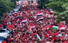 آلاف الغزيين يحتفلون بفوز منتخب مصر على أستراليا
