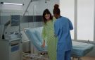 كيف يمكن تقليل التصاقات البطن بعد العملية القيصرية؟