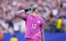 حارس باراجواي أفضل لاعب في مباراة فرنسا