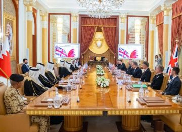 البحرين والمملكة المتحدة تناقشان تطورات الأوضاع الإقليمية والدولية البحرين والمملكة المتحدة تناقشان تطورات الأوضاع الإقليمية والدولية