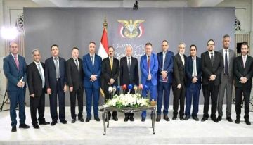 السفياني: الإعلام الرسمي اليمني بات منصة للتملق السياسي وانحسر تأثيره داخليا وخارجيا السفياني: الإعلام الرسمي اليمني بات منصة للتملق السياسي وانحسر تأثيره داخليا وخارجيا