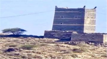 الحوثيون يفجرون حصن دار المعلا التاريخي في البيضاء الحوثيون يفجرون حصن دار المعلا التاريخي في البيضاء