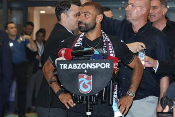محمد صلاح رسميا إلى طرابزون سبور بعقد يمتد لموسمين