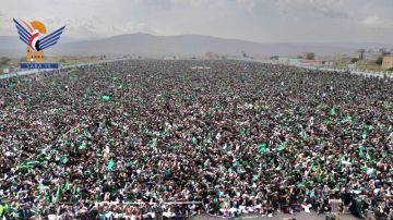 عمران.. احتشاد مهيب في ساحتي الرسول الأعظم وحوث احتفاء بالمولد النبوي