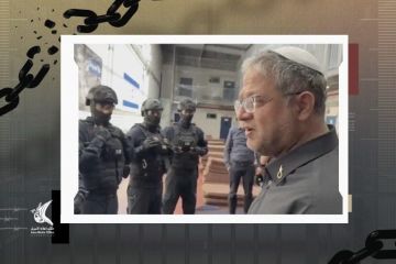 إعلام الأسرى الفلسطيني: بن غفير يقتحم سجن النقب ويأمر بمصادرة ملابس الأسرى إعلام الأسرى الفلسطيني: بن غفير يقتحم سجن النقب ويأمر بمصادرة ملابس الأسرى