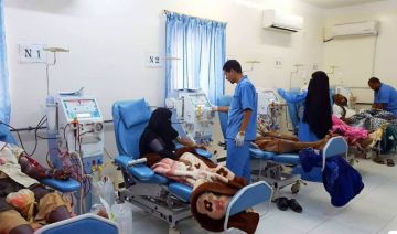 وزارة الصحة بصنعاء تحذر من توقف مراكز الغسيل الكلوي وتكشف عن وفيات وإحصائيات كارثية جراء الحصار وزارة الصحة بصنعاء تحذر من توقف مراكز الغسيل الكلوي وتكشف عن وفيات وإحصائيات كارثية جراء الحصار