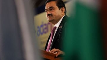 إسقاط التهم الجنائية عن الملياردير الهندي أداني بقرار قضائي أمريكي إسقاط التهم الجنائية عن الملياردير الهندي أداني بقرار قضائي أمريكي