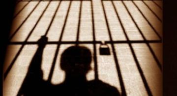 العدو الإسرائيلي يصدر ويجدد أوامر اعتقال إداري لـ31 فلسطينيا
