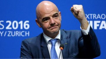 فيفا يحذر من محاولات تقويض قيادة إنفانتينو