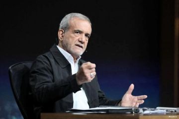 بزشكيان: لقائي مع المرشد خامنئي استمر 7 ساعات وبحث التحديات التي تواجه البلاد بزشكيان: لقائي مع المرشد خامنئي استمر 7 ساعات وبحث التحديات التي تواجه البلاد
