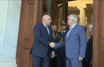 من اليونان.. الرئيس اللبناني: لن نصل إلى حل بالقوة العسكرية من اليونان.. الرئيس اللبناني: لن نصل إلى حل بالقوة العسكرية