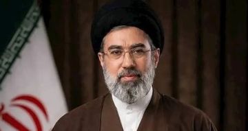 السيد مجتبى الخامنئي: حكام أمريكا والكيان الصهيوني هم أعداء الامة وعلاج مشكلاتها بالتعاون ووحدة الكلمة السيد مجتبى الخامنئي: حكام أمريكا والكيان الصهيوني هم أعداء الامة وعلاج مشكلاتها بالتعاون ووحدة الكلمة