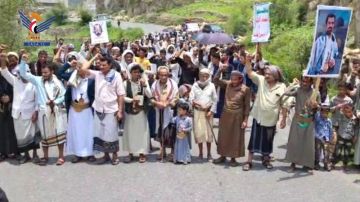 وقفات شعبية في ريمة استعدادا لإحياء ذكرى المولد النبوي وقفات شعبية في ريمة استعدادا لإحياء ذكرى المولد النبوي