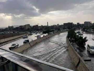 الدفاع المدني يحذر من خطورة عبور السائلة ويطلق صافرات الإنذار في صنعاء