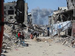 استشهاد 3 فلسطينيين في قصف على مخيم جباليا يرفع عدد شهداء غزة اليوم إلى 6 استشهاد 3 فلسطينيين في قصف على مخيم جباليا يرفع عدد شهداء غزة اليوم إلى 6