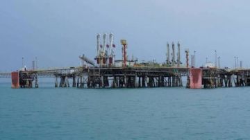 العراق يبحث عن مسار لتصدير النفط بديل لهرمز