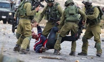 العدو الصهيوني يعتدي على فلسطيني بالضرب في بيت لحم ويعتقل ثلاثة آخرين بالخليل العدو الصهيوني يعتدي على فلسطيني بالضرب في بيت لحم ويعتقل ثلاثة آخرين بالخليل