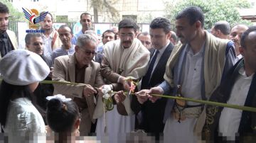 وزير التربية يفتتح المعرض الفني لمنتجات الوسائل التعليمية وزير التربية يفتتح المعرض الفني لمنتجات الوسائل التعليمية