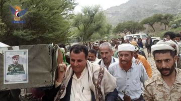 تشييع جثمان الشهيد عبدالرحمن الفتاحي بمديرية الحشاء في الضالع تشييع جثمان الشهيد عبدالرحمن الفتاحي بمديرية الحشاء في الضالع