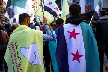 هآرتس: اتفاق دمشق وقسد يقوض رهان إسرائيل على تقسيم سوريا هآرتس: اتفاق دمشق وقسد يقوض رهان إسرائيل على تقسيم سوريا