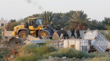 العدو الصهيوني يخطر بهدم منشآت قرب حاجز قلنديا بالقدس ويقتحم ترمسعيا العدو الصهيوني يخطر بهدم منشآت قرب حاجز قلنديا بالقدس ويقتحم ترمسعيا