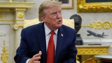 ترامب يطلب من مبعوثيه وقف محادثاتهم مع ترامب يطلب من مبعوثيه وقف محادثاتهم مع