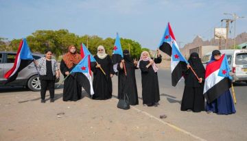 انتقالي العاصمة عدن ينفذ حملة لتوزيع ورفع أعلام الجنوب في النقاط الأمنية والعسكرية انتقالي العاصمة عدن ينفذ حملة لتوزيع ورفع أعلام الجنوب في النقاط الأمنية والعسكرية