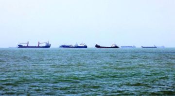 أمريكا تشن هجمات على منصات صواريخ في لارك أمريكا تشن هجمات على منصات صواريخ في لارك
