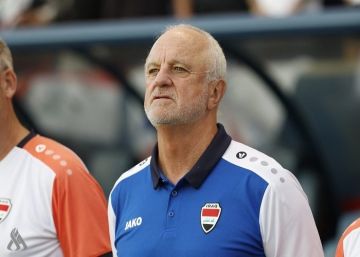 الاتحاد العراقي لكرة القدم يجدد للمدرب الأسترالي آرنولد لقيادة المنتخب